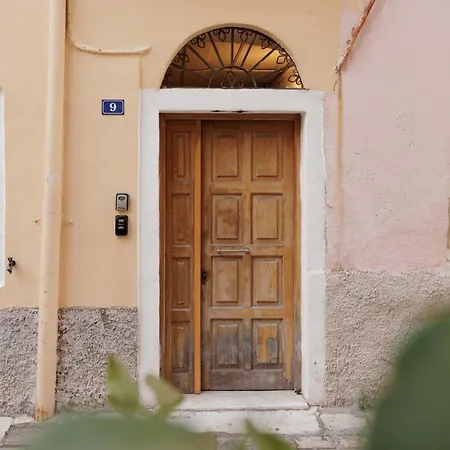 Dousmani Old Town Apartment